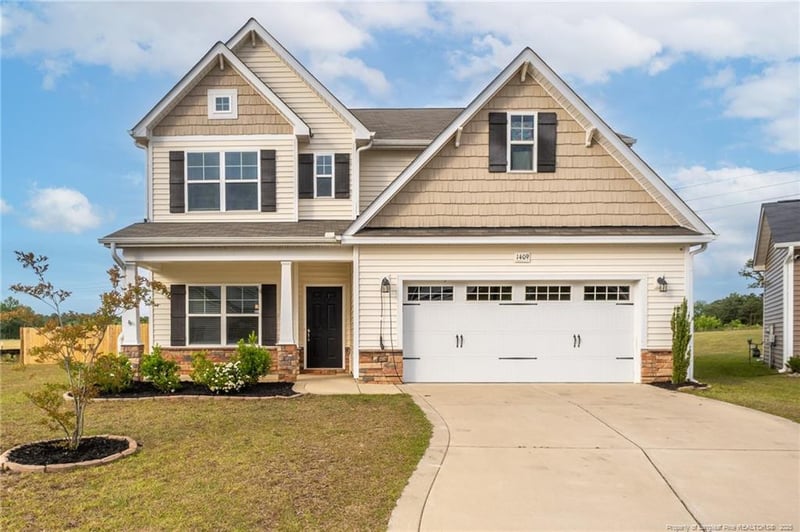 1409 Amen Ct, Hope Mills, NC 28348