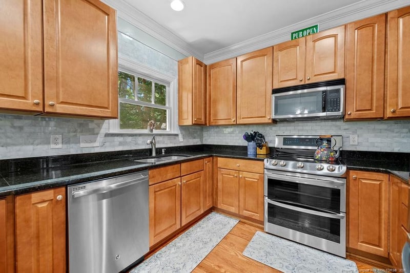 1409 Grace View Pl, Fayetteville, NC 28305