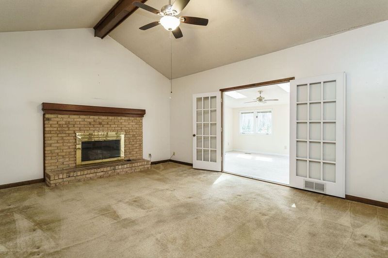 1409 Lake Pine Dr, Cary, NC 27511
