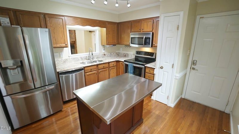 1409 Mapleside Ct, Raleigh, NC 27609