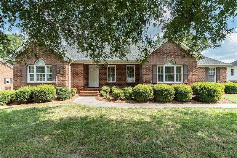 1409 Mccuiston Dr, Burlington, NC 27215