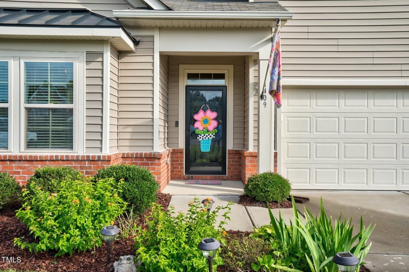 1409 Sage Tree Dr, Zebulon, NC 27597