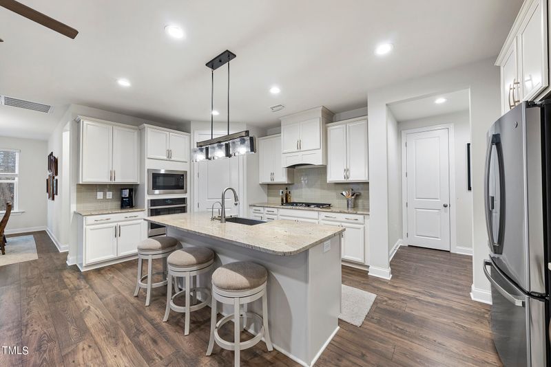 1409 Stonemill Falls Dr, Wake Forest, NC 27587