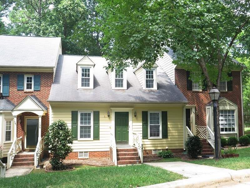141 Hedgerow Ct, Cary, NC 27502