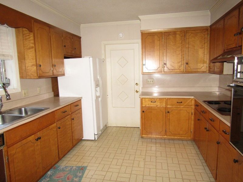 141 Hill Ave, Sanford, NC 27330