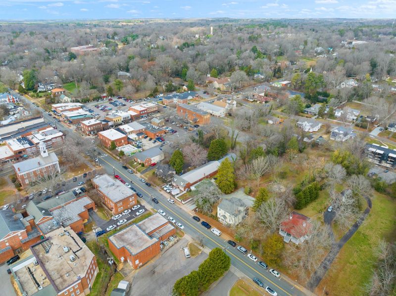 141 E King St, Hillsborough, NC 27278