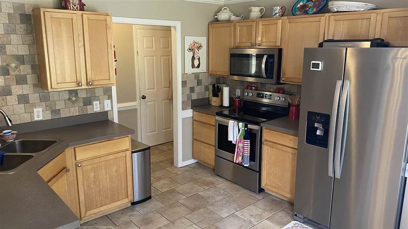 141 Leach Dr, Garner, NC 27529