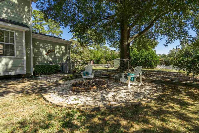 141 Raleigh St, Holly Springs, NC 27540