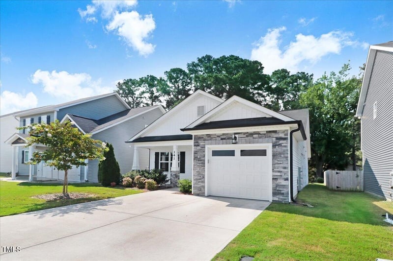 141 Sturgeon St, Smithfield, NC 27577