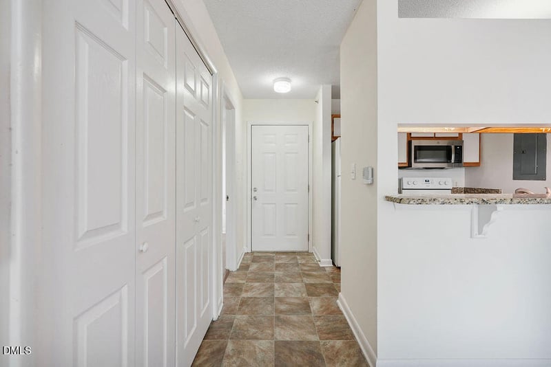 1411 Collegiate Cir #302, Raleigh, NC 27606