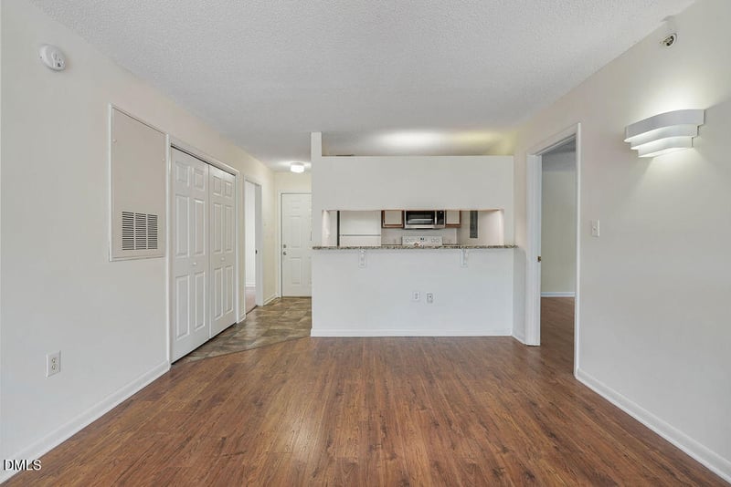 1411 Collegiate Cir #302, Raleigh, NC 27606