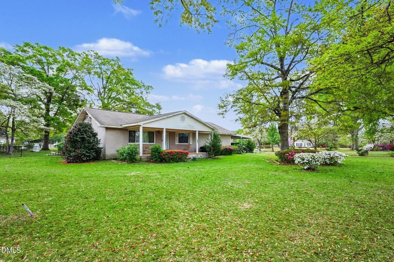 1411 Seabrook School Rd, Fayetteville, NC 28312