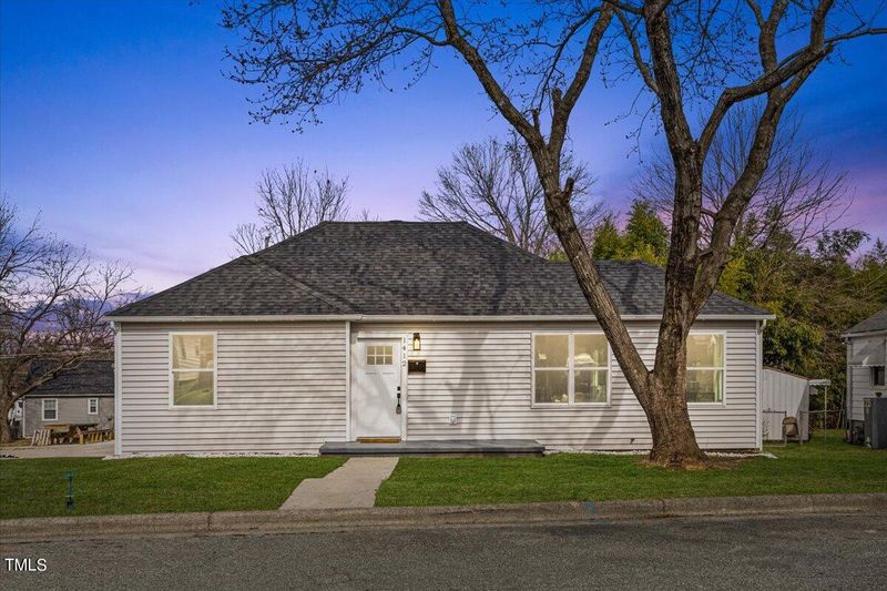 1412 Ashe St, Burlington, NC 27217