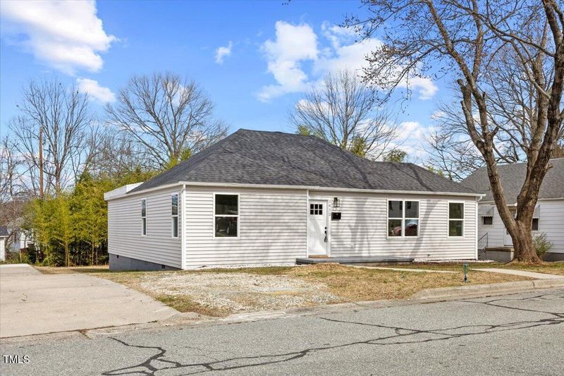 1412 Ashe St, Burlington, NC 27217