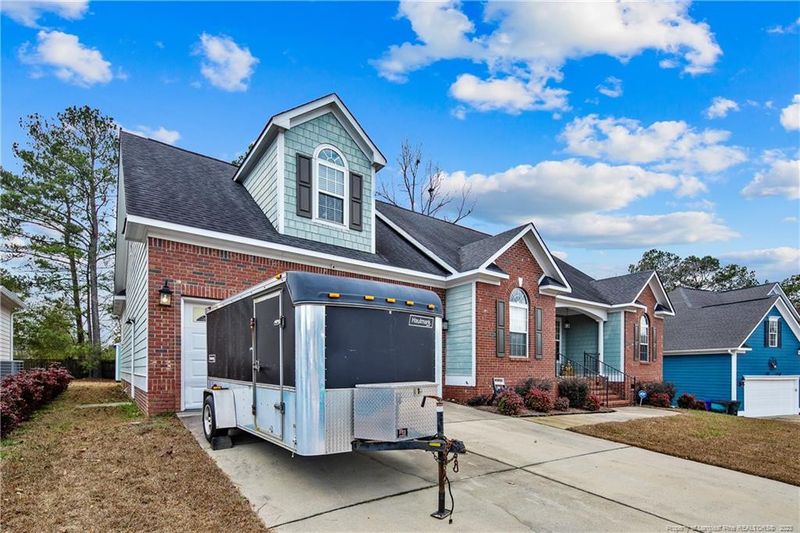 1412 Blue Ribbon Ln, Hope Mills, NC 28348