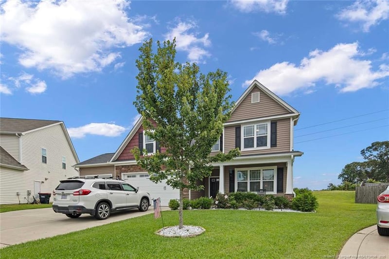 1413 Amen Ct, Hope Mills, NC 28348