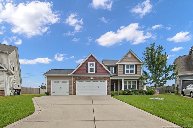 1413 Amen Ct, Hope Mills, NC 28348