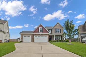 1413 Amen Ct, Hope Mills, NC 28348