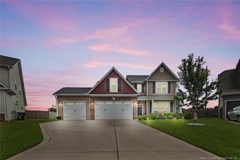 1413 Amen Ct, Hope Mills, NC 28348