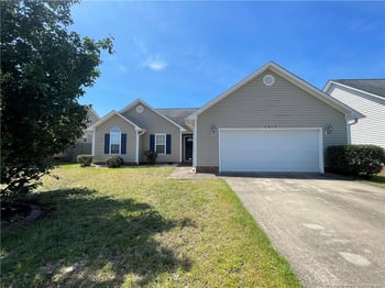 1413 Avoncroft Dr, Fayetteville, NC 28306