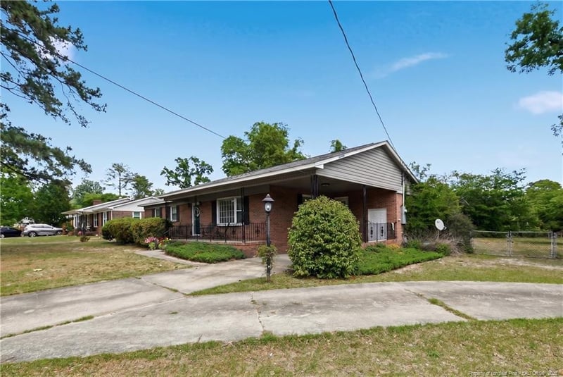 1413 Camelot Dr, Fayetteville, NC 28304