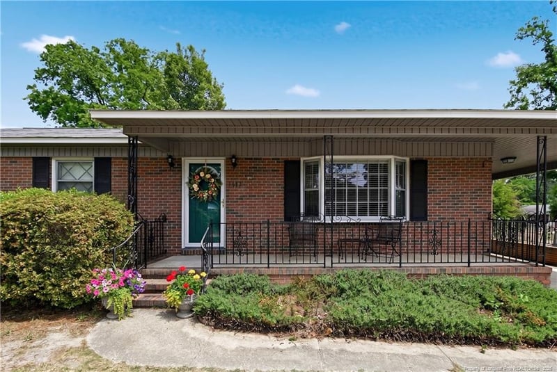 1413 Camelot Dr, Fayetteville, NC 28304