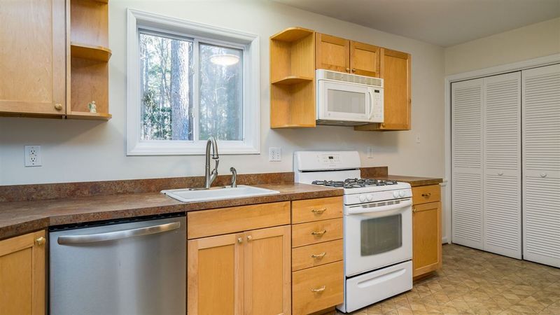 1413 Debra Dr, Cary, NC 27511