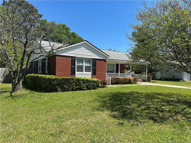 1413 Skycrest Dr, Fayetteville, NC 28348