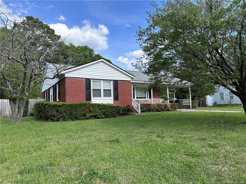 1413 Skycrest Dr, Fayetteville, NC 28348