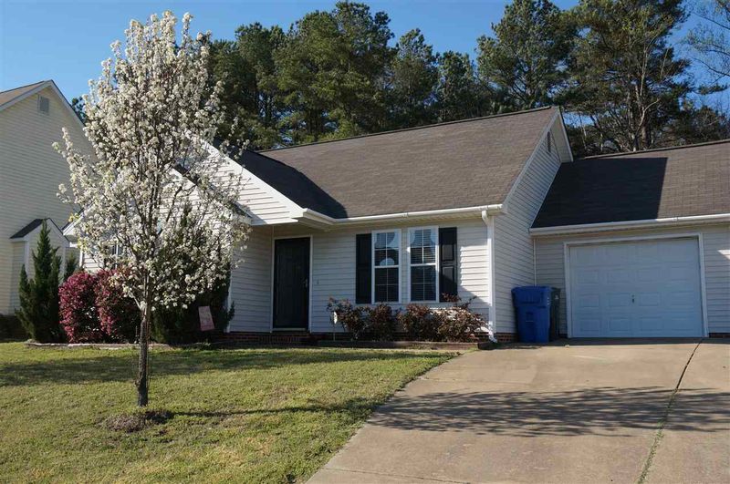 1413 Stone Arch Dr, Fuquay Varina, NC 27526