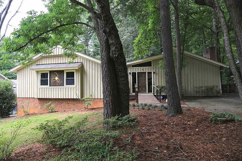1414 Dunbar Ct, Cary, NC 27511