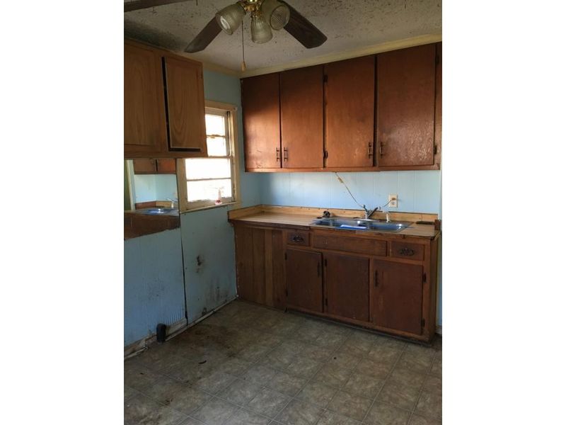 1414 Kilby St, Burlington, NC 27215