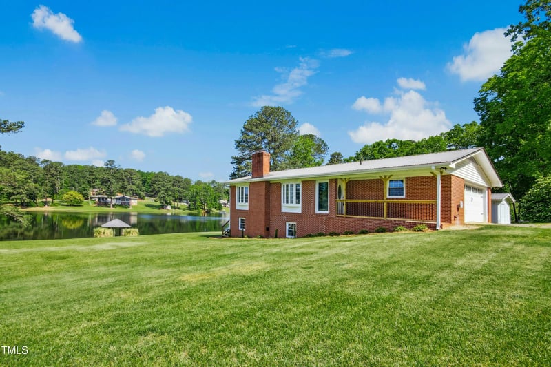 1415 Clearwater Dr, Sanford, NC 27330