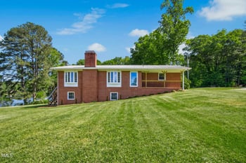 1415 Clearwater Dr, Sanford, NC 27330