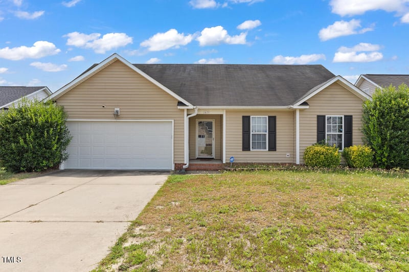 1415 Oldstead Dr, Fayetteville, NC 28306