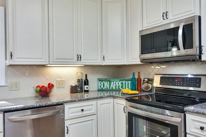 1416 Brunson Ct, Cary, NC 27511