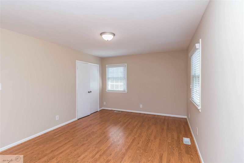 1416 Crabtree Blvd, Raleigh, NC 27610