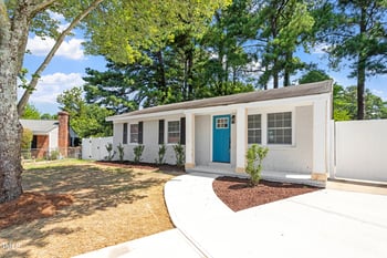 1416 Oakhill Ct, Raleigh, NC 27610