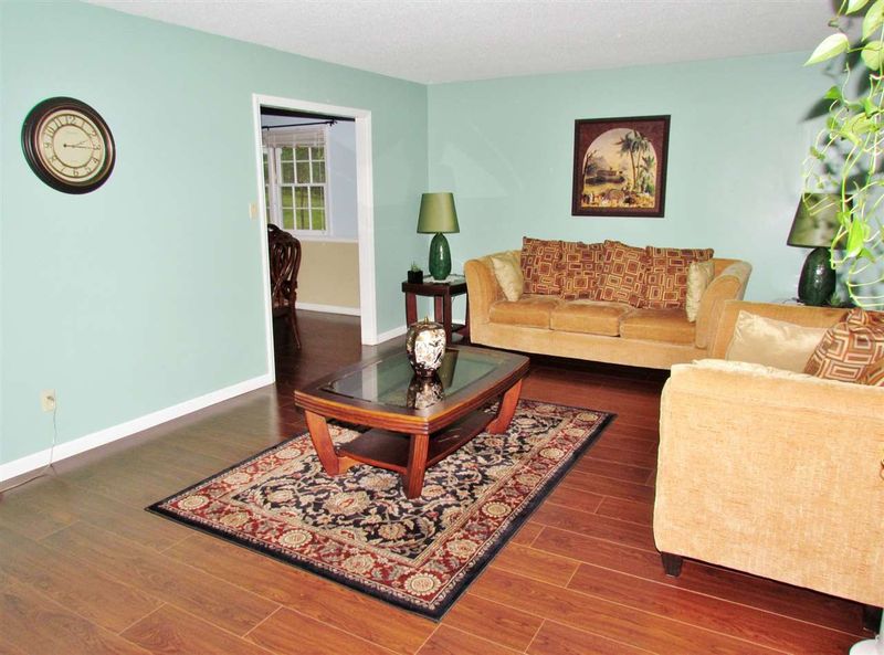 1417 Brunson Ct, Cary, NC 27511