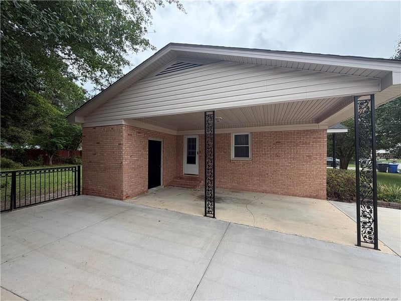 1417 Granada Dr, Fayetteville, NC 28314