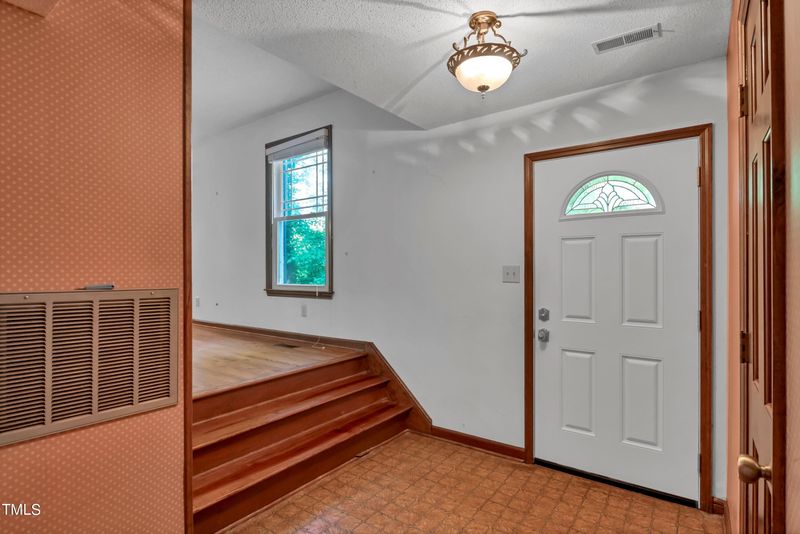 1419 Brunson Ct, Cary, NC 27511