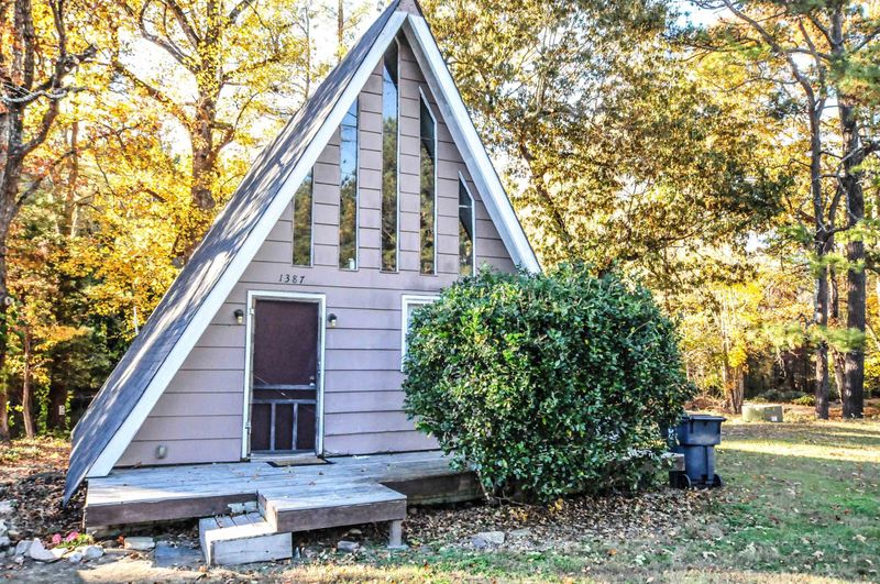 1419 Manns Chapel Rd, Pittsboro, NC 27312