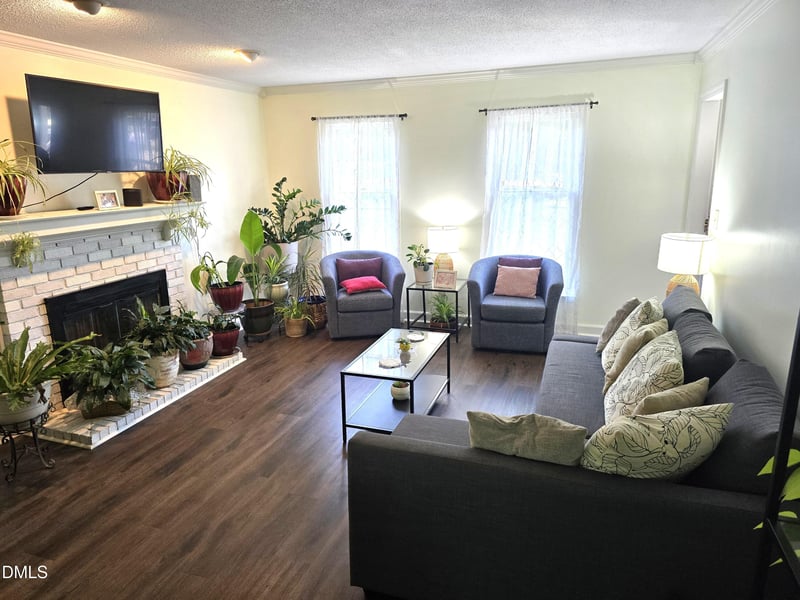 142 Edinborough Dr, Mebane, NC 27302
