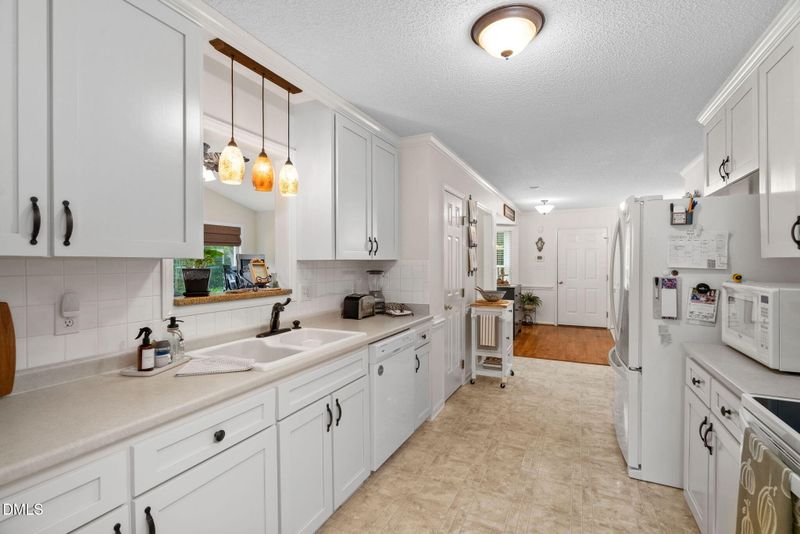 142 Palmer Dr, Clayton, NC 27527
