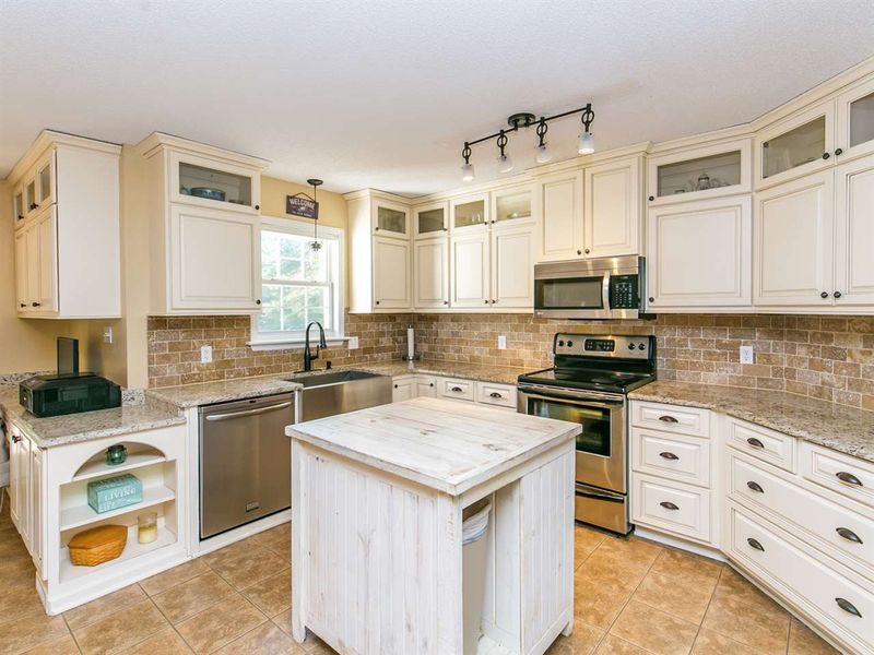 142 Ridge Dr, Garner, NC 27529