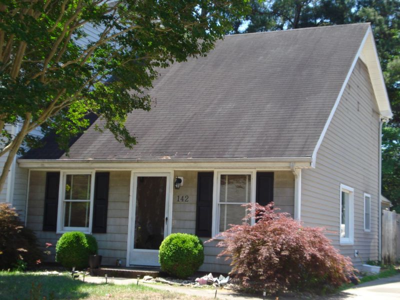 142 Rollingwood Dr, Dunn, NC 28334