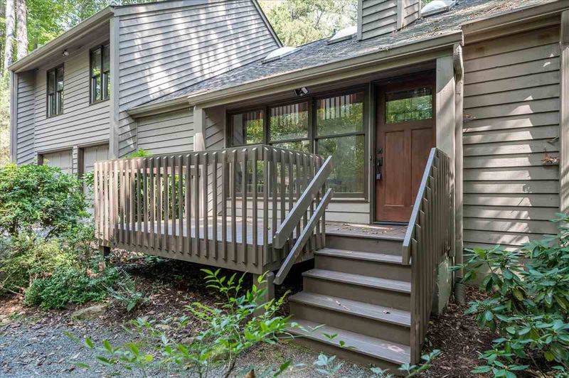 1420 Gray Bluff Trl, Chapel Hill, NC 27517