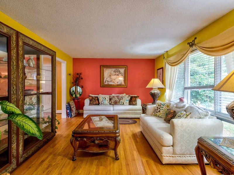 1420 Lake Pine Dr, Cary, NC 27511