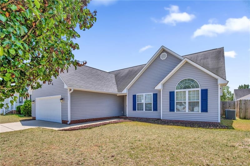 1421 Avoncroft Dr, Fayetteville, NC 28306