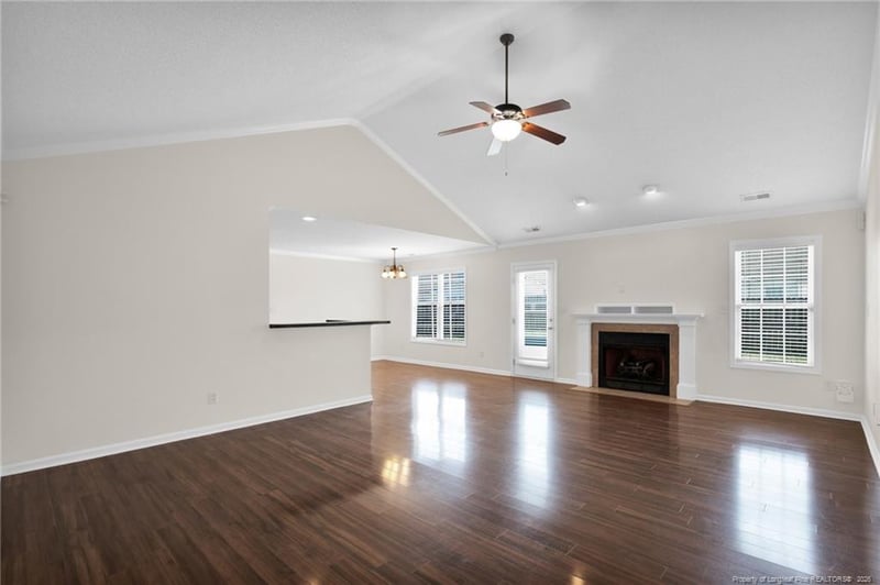 1421 Avoncroft Dr, Fayetteville, NC 28306